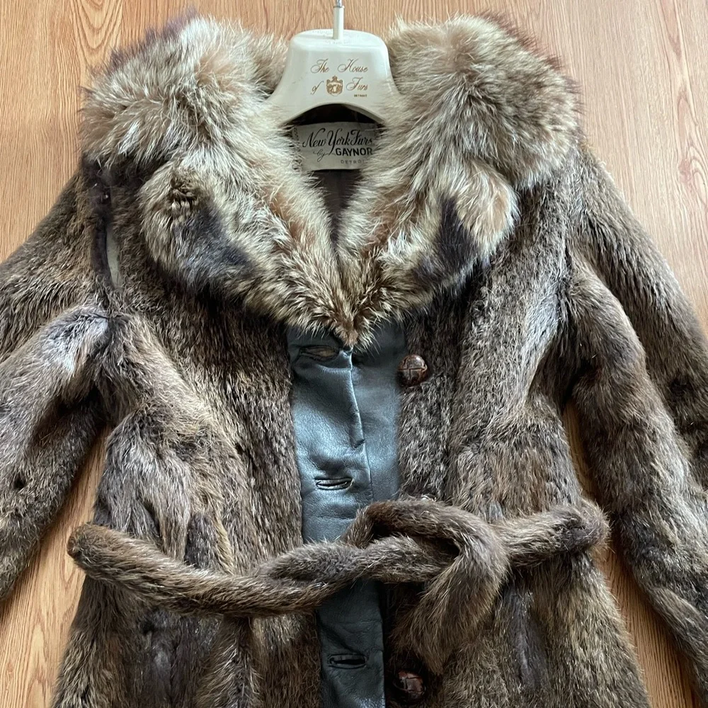 New York fur by Gaynor Detroit fur coat. - Picture 9 of 10